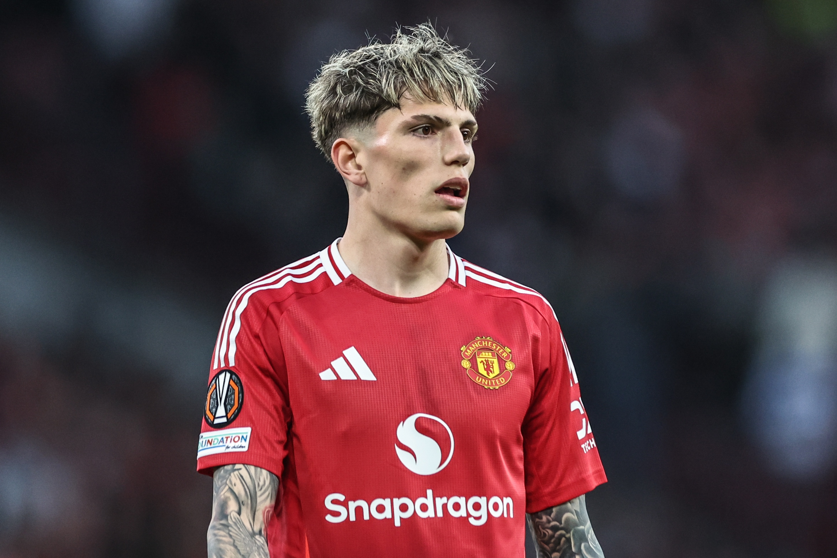 英国媒体:切尔西希望签下高于4000万英镑的加纳乔 曼联坚持使用5000万英镑 英国媒体:切尔西希望签下高于4000万英镑的加纳乔 曼联坚持使用5000万英镑